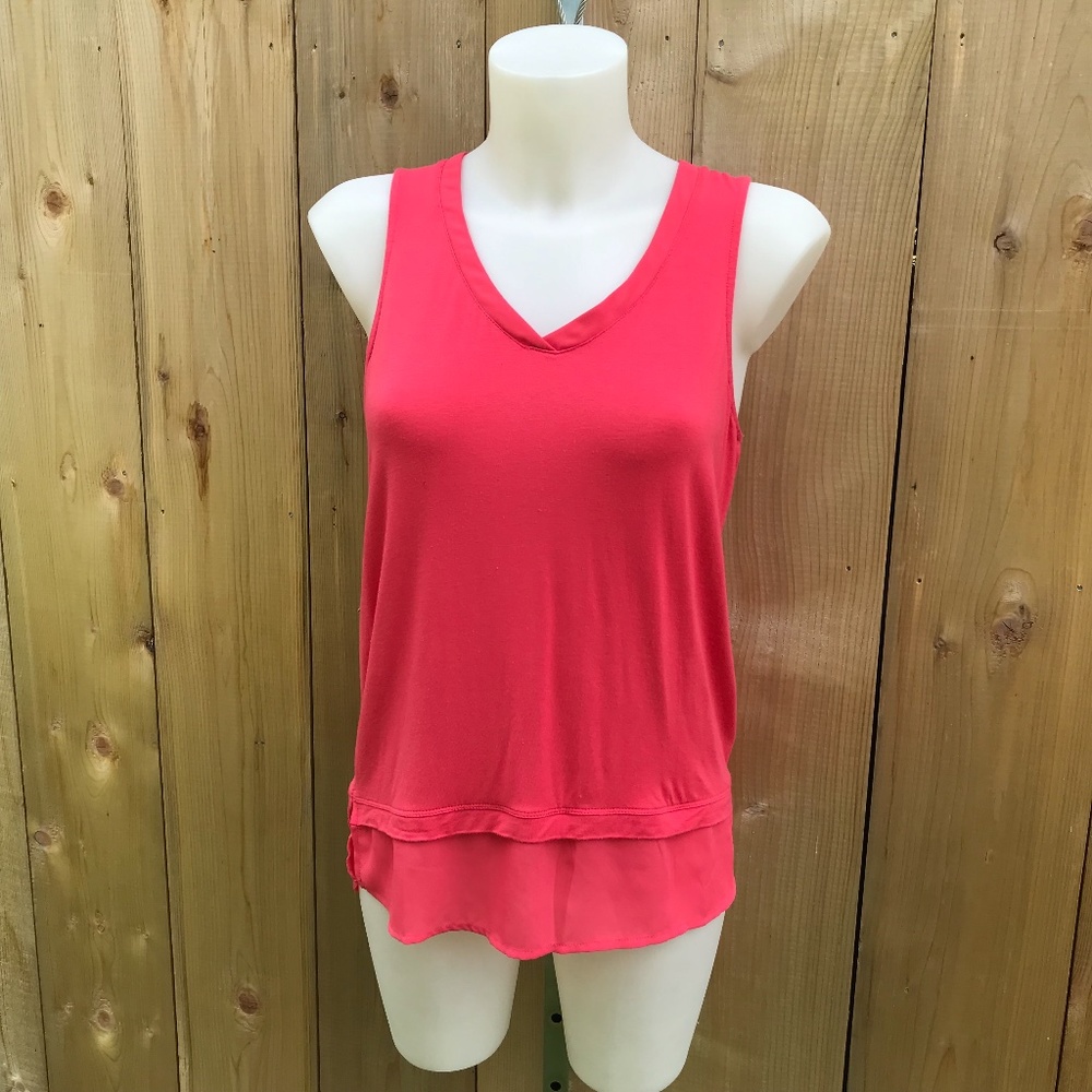 Reitmans pink sleeveless V-neck top size small